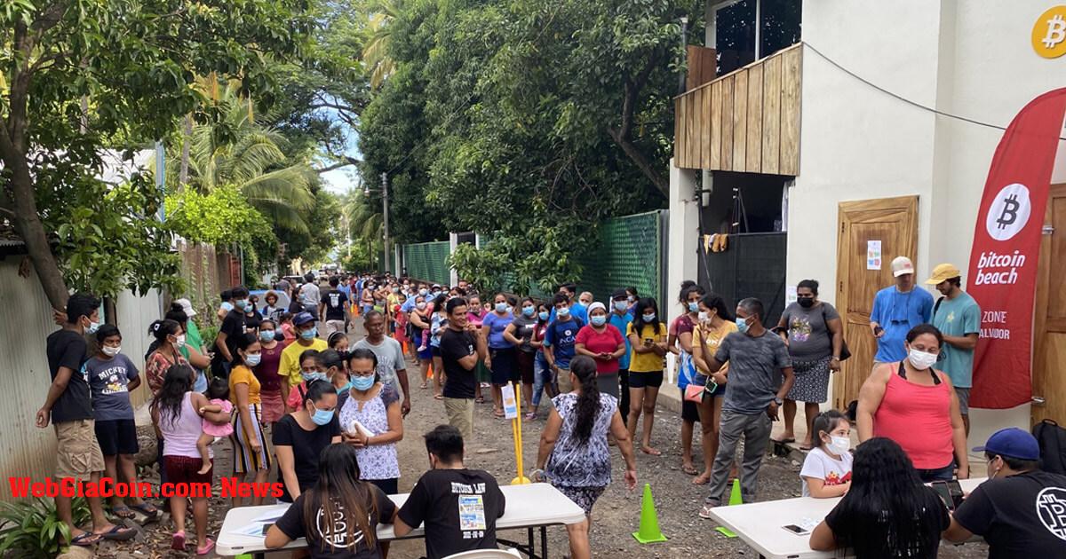 Những người El Salvador đang thích nghi với cuộc sống với Bitcoin, nhưng nó không thuận buồm xuôi gió