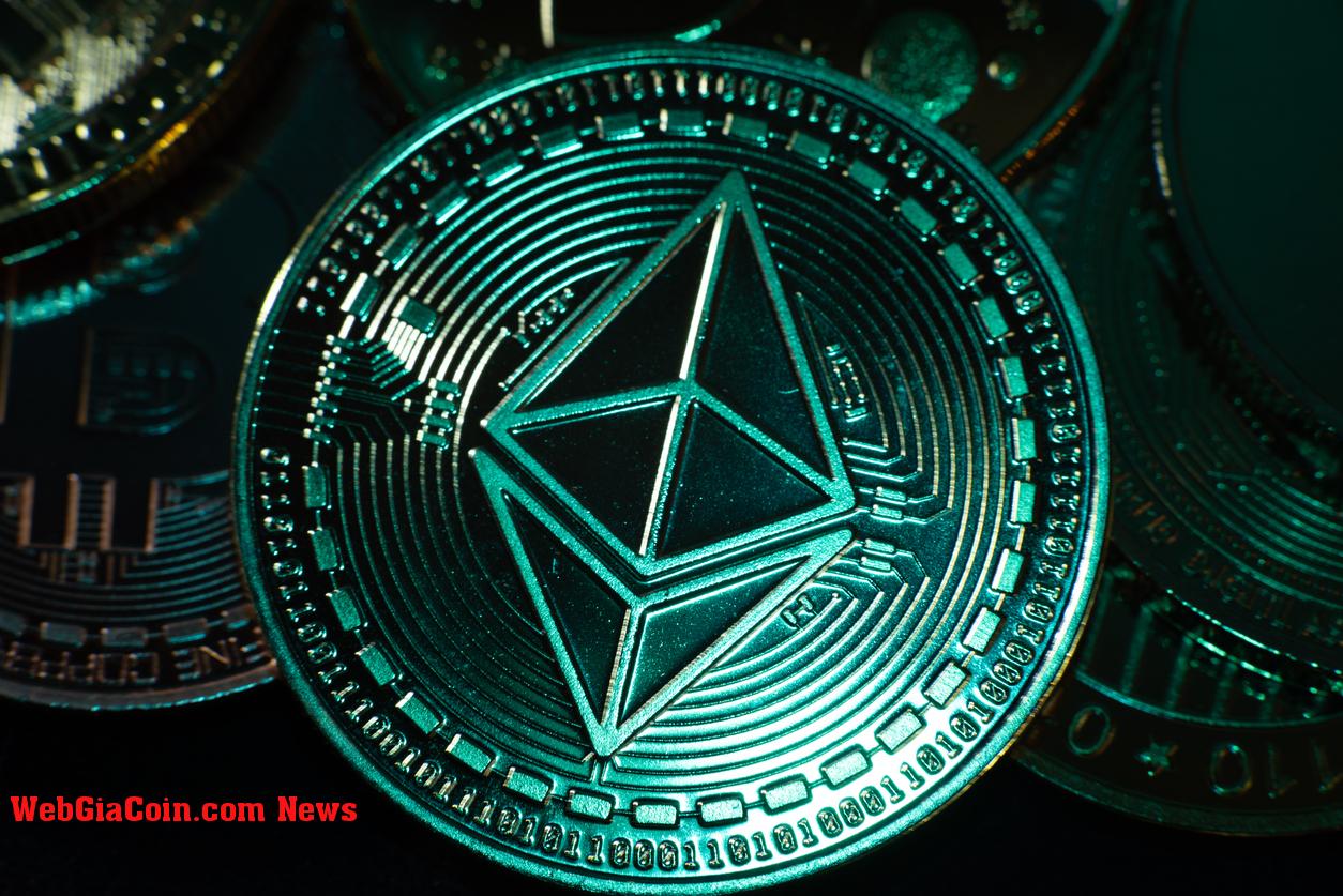 Giá Ethereum đối mặt với sự hợp lưu của các yếu tố giảm giá và có nguy cơ xảy ra một xu hướng giảm khác