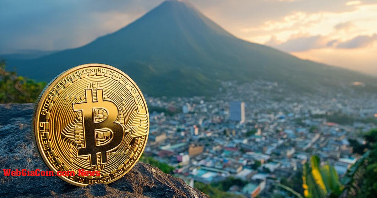 El Salvador đồng ý thu hẹp chính sách Bitcoin nhận khoản vay 1,4 tỷ đô la từ IMF