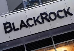 giá bitcoin: BlackRock IBIT duy trì vị trí dẫn đầu trong cuộc đua Bitcoin ETF, vượt qua dòng vốn vào 2 tỷ USD