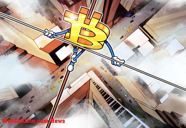 Giá bitcoin giảm 2,5% so với mức thấp khi biểu đồ hàng tuần có nguy cơ 